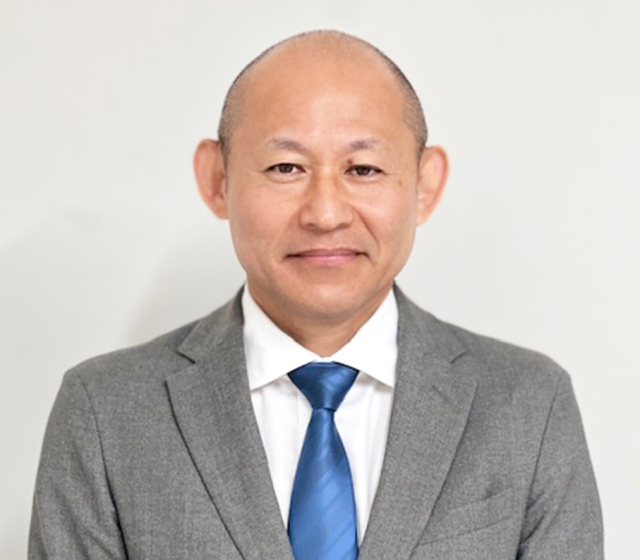 代表のバストアップ写真
